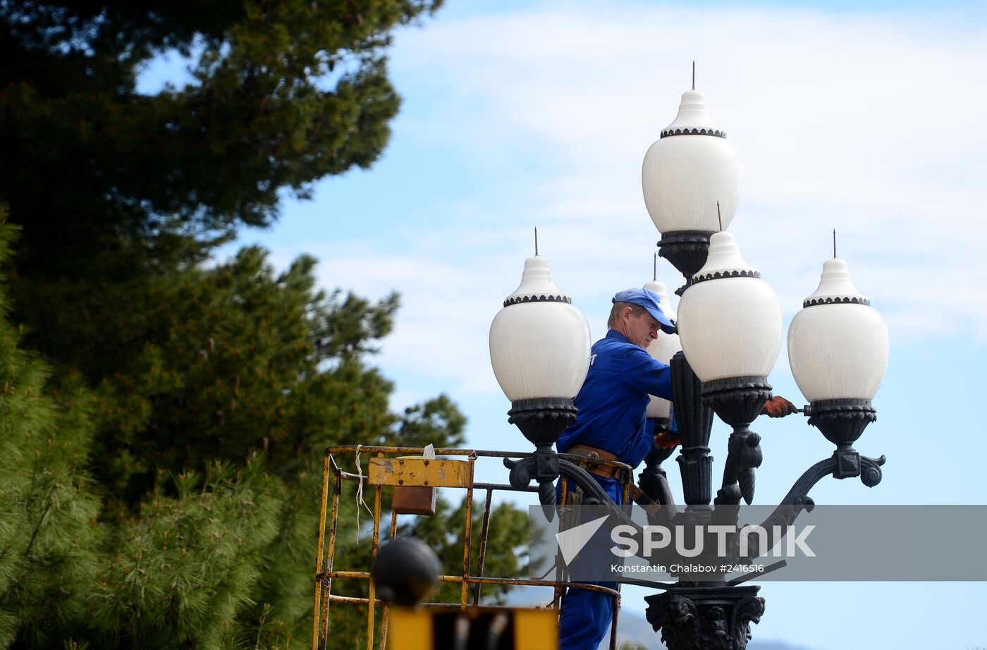Preparations for the vacation season in Yalta