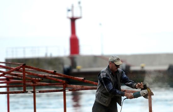Preparations for the vacation season in Yalta
