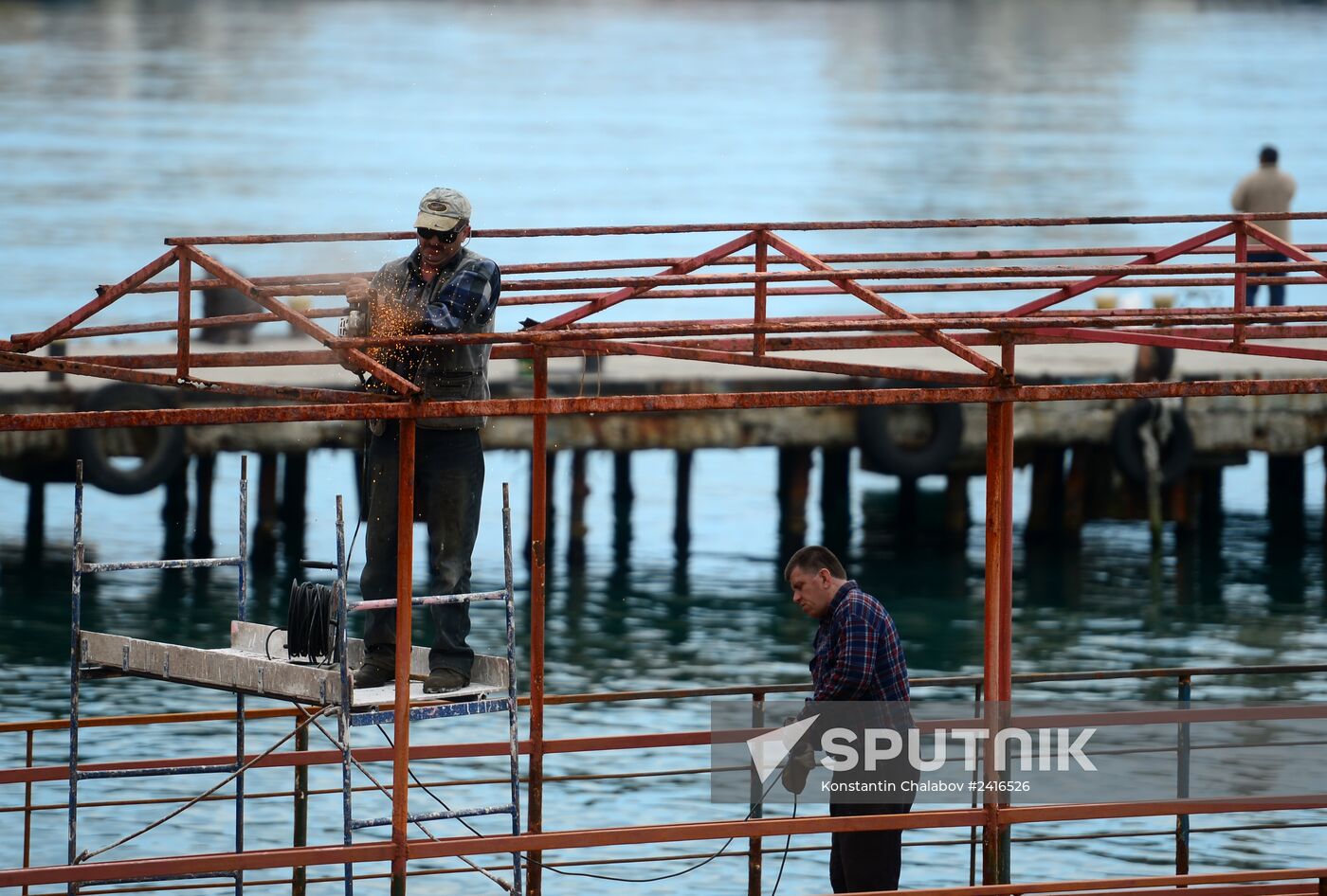 Preparations for the vacation season in Yalta