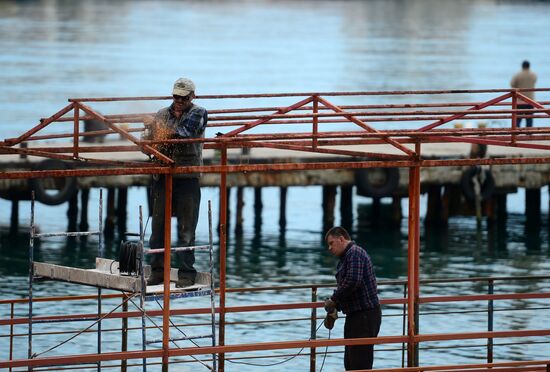 Preparations for the vacation season in Yalta
