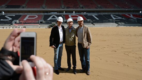 Yegor Titov and Yevgeny Kafelnikov visit construction site of Otkrytie Arena stadium