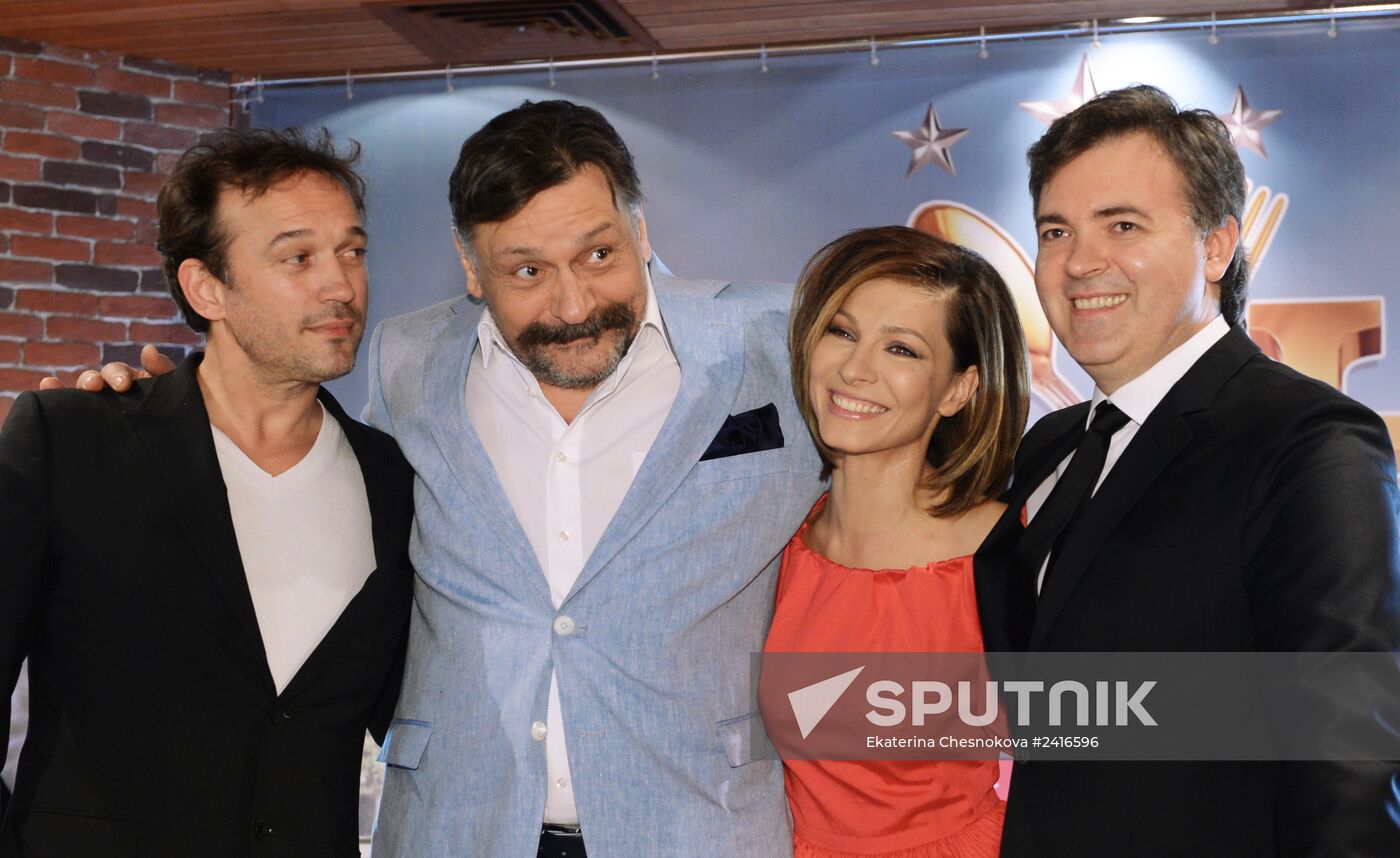 Paris Kitchen actors and crew take part in culinary master class