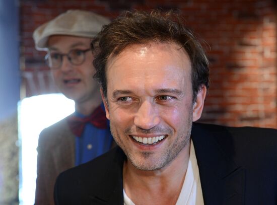 Paris Kitchen actors and crew take part in culinary master class