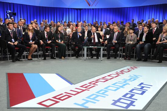 Vladimir Putin attends first media forum, all-Russia People's Front