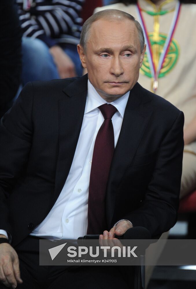 Vladimir Putin attends first media forum, all-Russia People's Front
