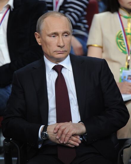 Vladimir Putin attends first media forum, all-Russia People's Front