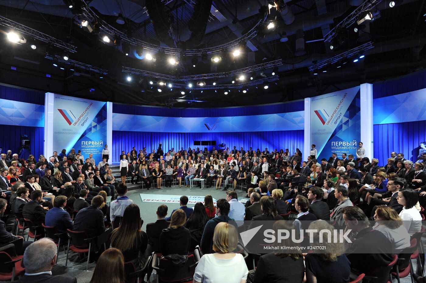 Vladimir Putin attends first media forum, all-Russia People's Front