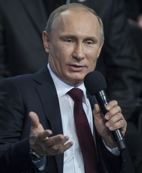 Vladimir Putin attends first media forum, all-Russia People's Front