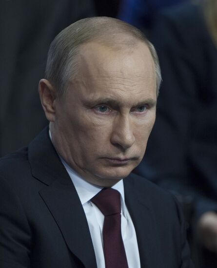 Vladimir Putin attends first media forum, all-Russia People's Front