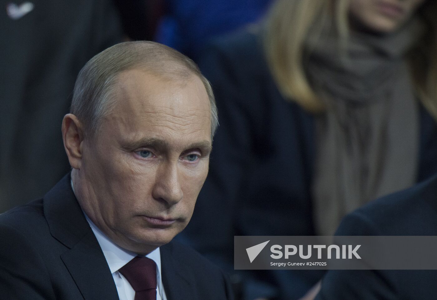 Vladimir Putin attends first media forum, all-Russia People's Front