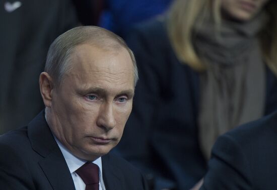 Vladimir Putin attends first media forum, all-Russia People's Front