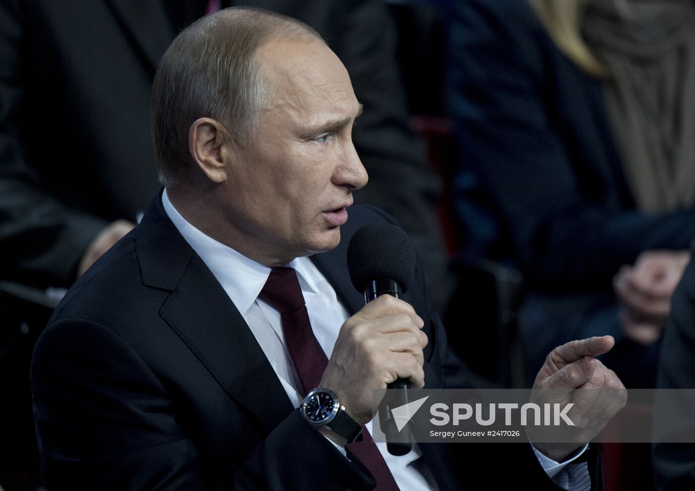 Vladimir Putin attends first media forum, all-Russia People's Front