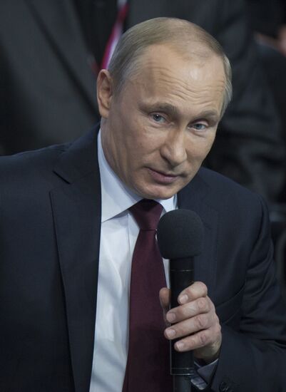 Vladimir Putin attends first media forum, all-Russia People's Front