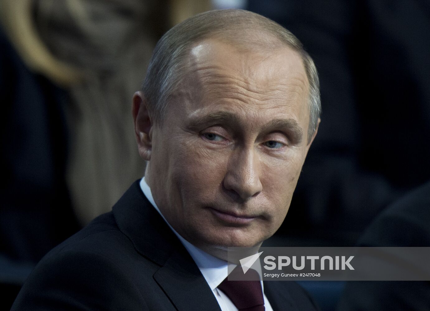 Vladimir Putin attends first media forum, all-Russia People's Front