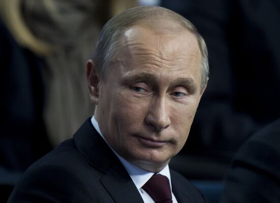 Vladimir Putin attends first media forum, all-Russia People's Front