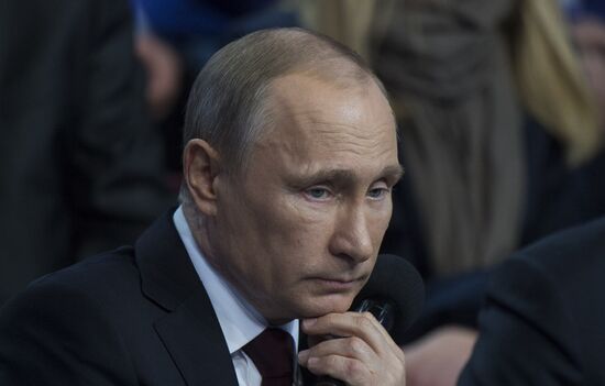 Vladimir Putin attends first media forum, all-Russia People's Front