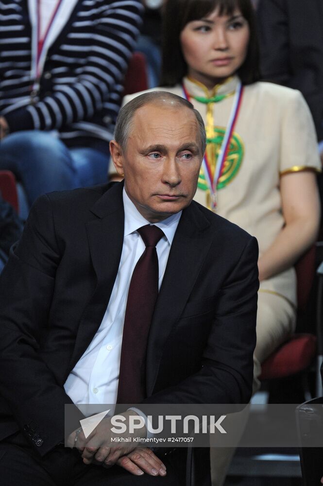 Vladimir Putin attends first media forum, all-Russia People's Front