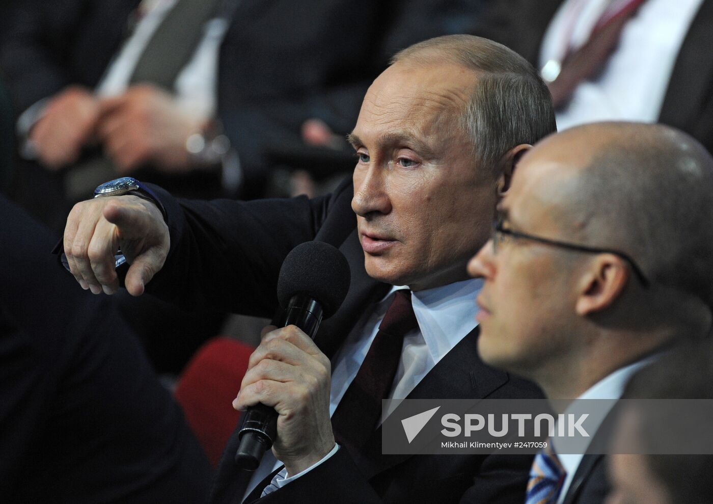 Vladimir Putin attends first media forum, all-Russia People's Front