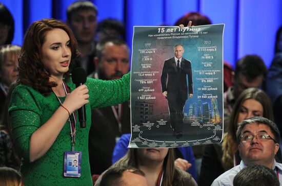 Vladimir Putin attends first media forum, all-Russia People's Front