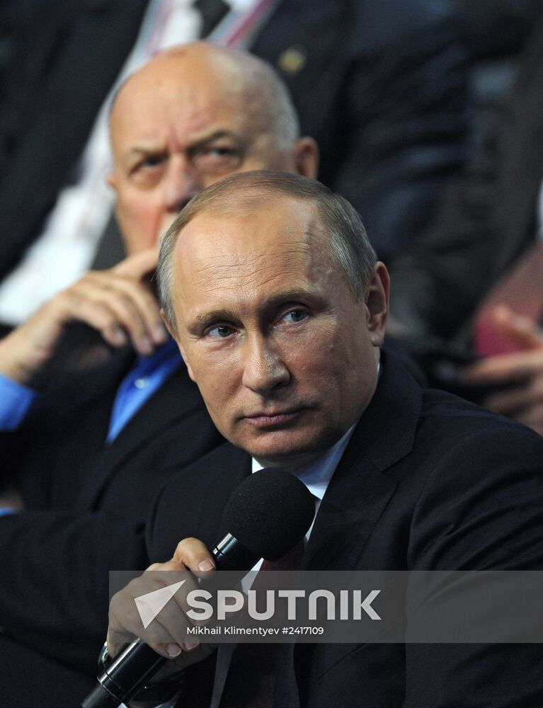 Vladimir Putin attends first media forum, all-Russia People's Front