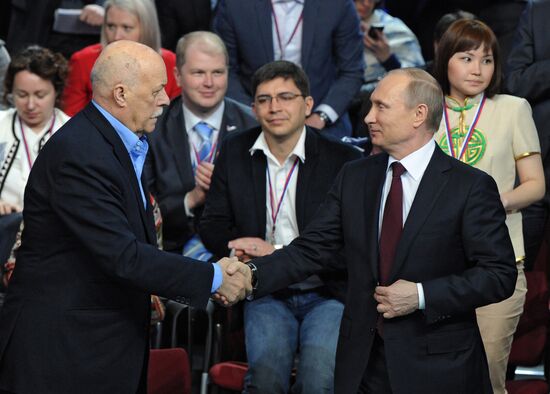 Vladimir Putin attends first media forum, all-Russia People's Front