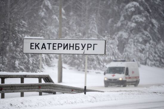 Snow blizzard hits Yekaterinburg