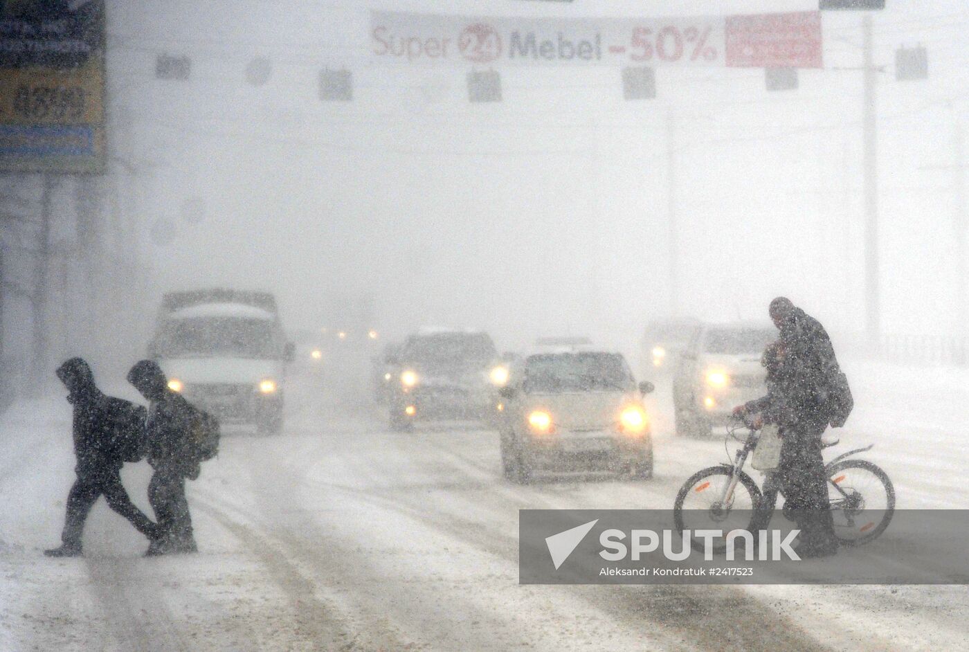 Snow blizzard hits Yekaterinburg