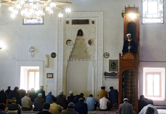 Friday prayer at Khan Palace mosque in Bakhchisaray