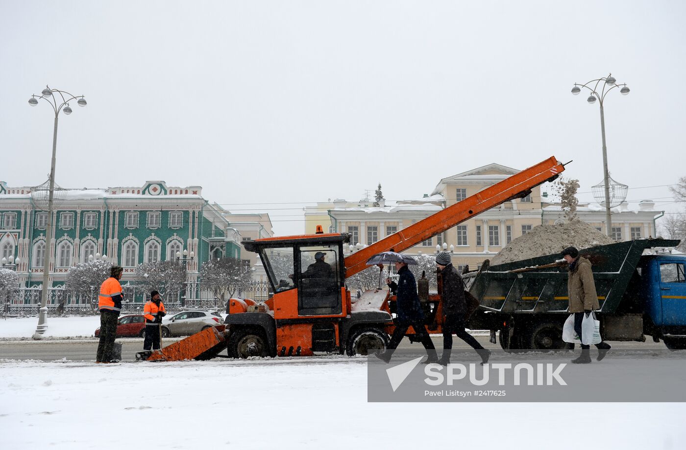 Snowstorm consequences in Yekaterinburg