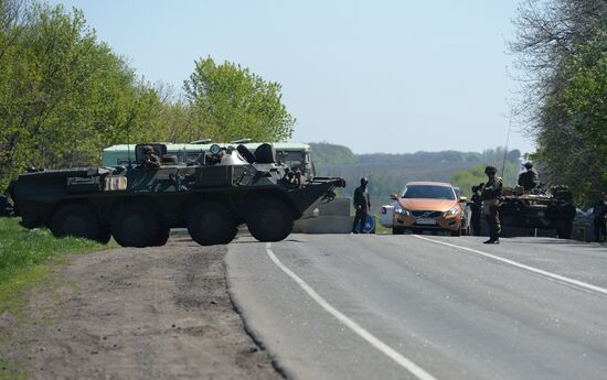 Ukrainian army's checkpoint in vicinity of Slavyansk