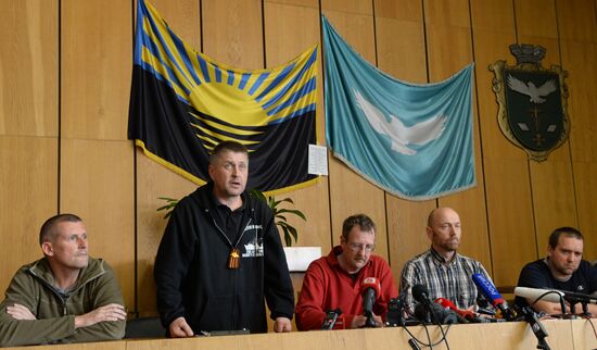 News conference by OSCE observers detained by self-defense forces in Ukraine
