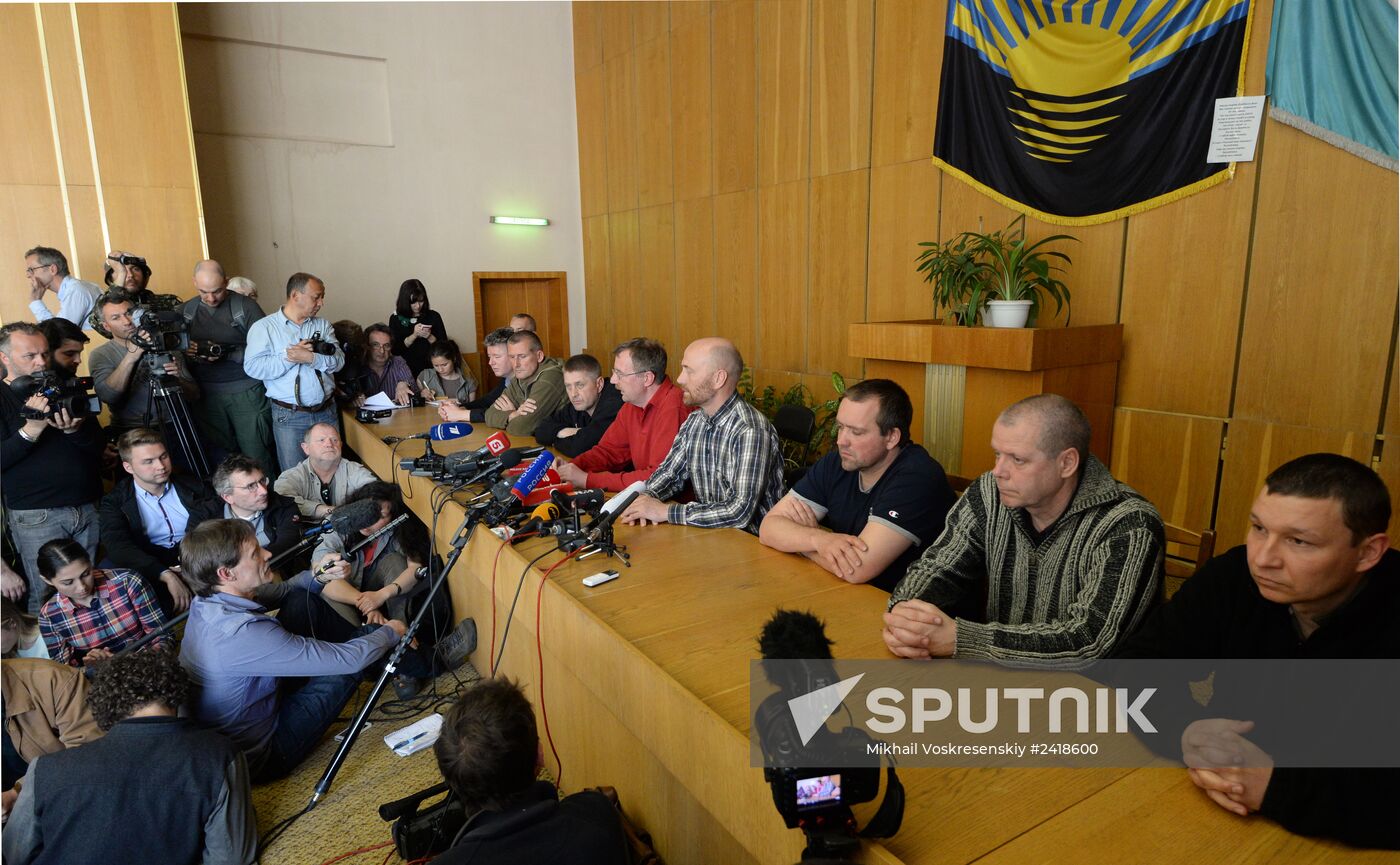 News conference by OSCE observers detained by self-defense forces in Ukraine