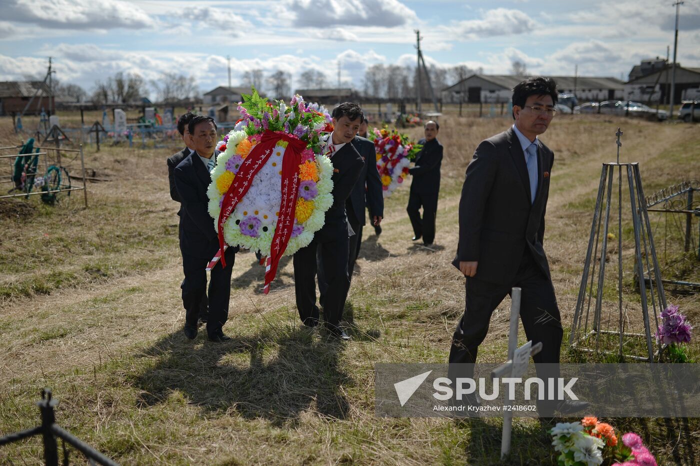 DPRK Ambassador to Russia honors memory of Soviet officer who saved the Life of Kim Il Sung