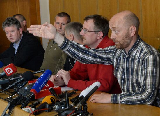 News conference by OSCE observers detained by self-defense forces in Ukraine