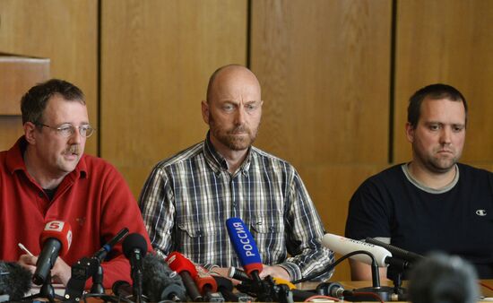 News conference by OSCE observers detained by self-defense forces in Ukraine