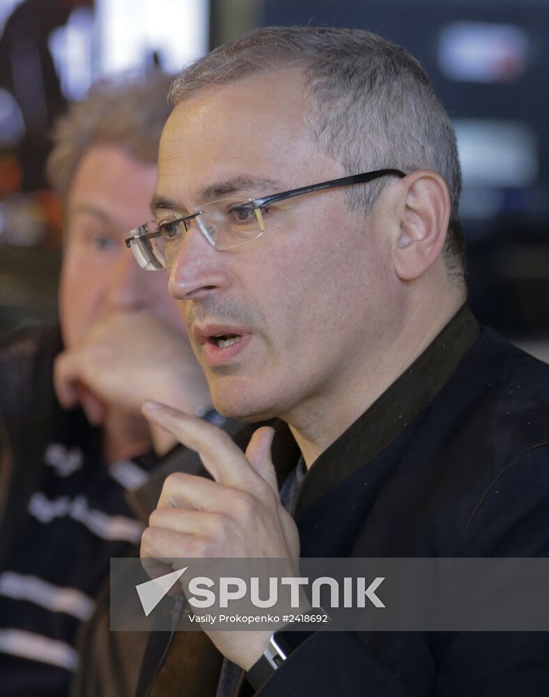 Mikhail Khodorkovsky meets with journalists in Donetsk