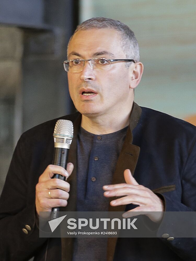 Mikhail Khodorkovsky meets with journalists in Donetsk