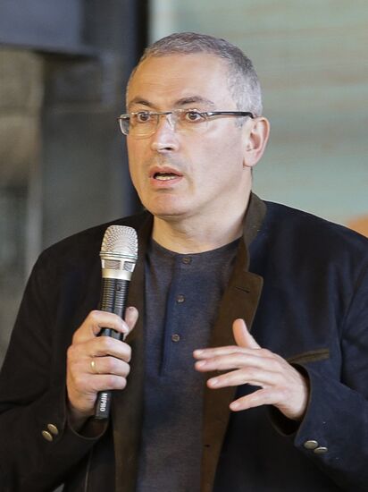 Mikhail Khodorkovsky meets with journalists in Donetsk
