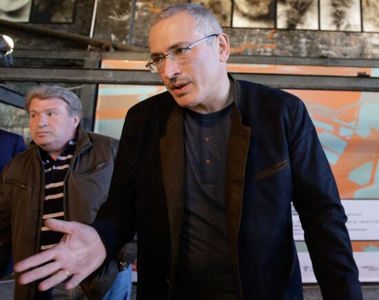 Mikhail Khodorkovsky meets with journalists in Donetsk