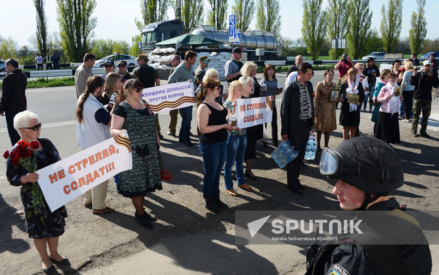 Oleg Tsarov delivers humanitarian aid to Slavyansk