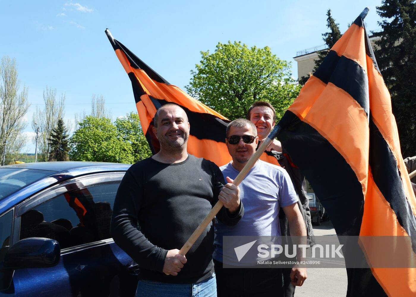 Oleg Tsarov delivers humanitarian aid to Slavyansk