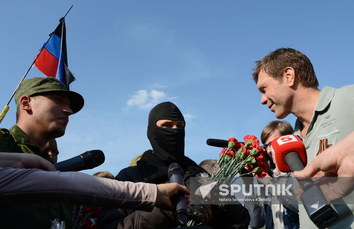 Oleg Tsarov delivers humanitarian aid to Slavyansk