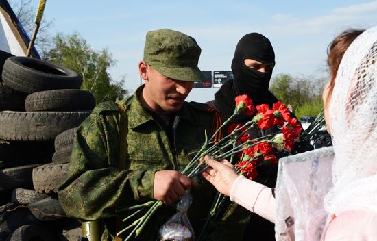 Oleg Tsarov delivers humanitarian aid to Slavyansk
