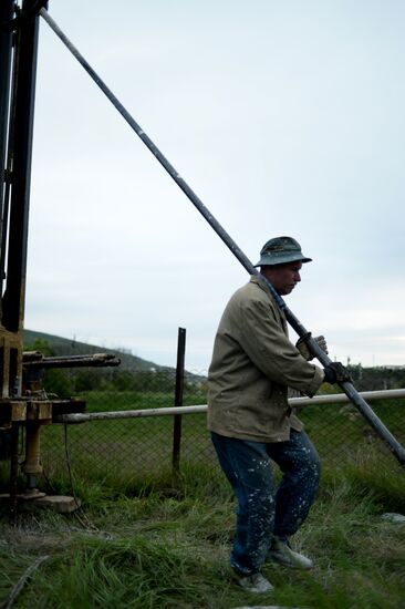 Drilling water holes in Crimea's private sector
