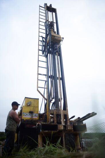 Drilling water holes in Crimea's private sector