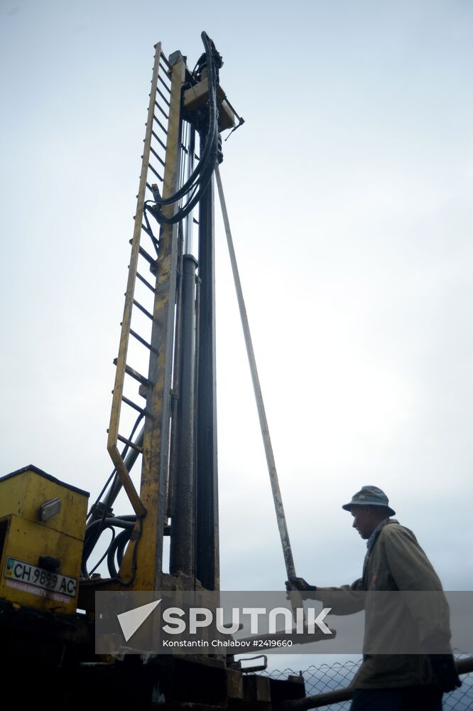 Drilling water holes in Crimea's private sector