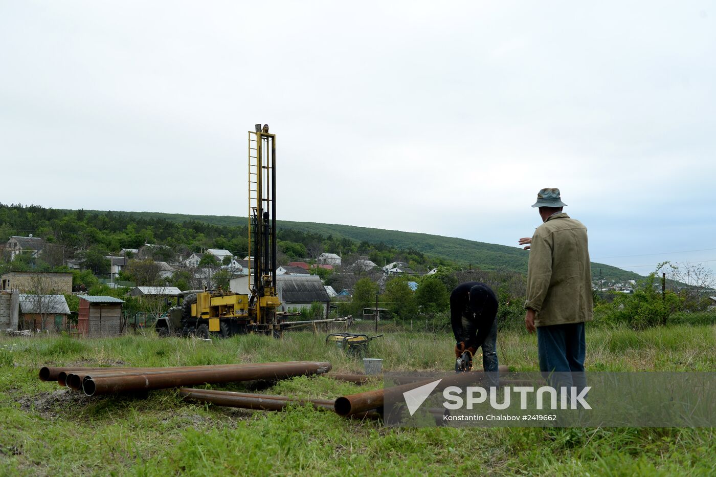 Drilling water holes in Crimea's private sector