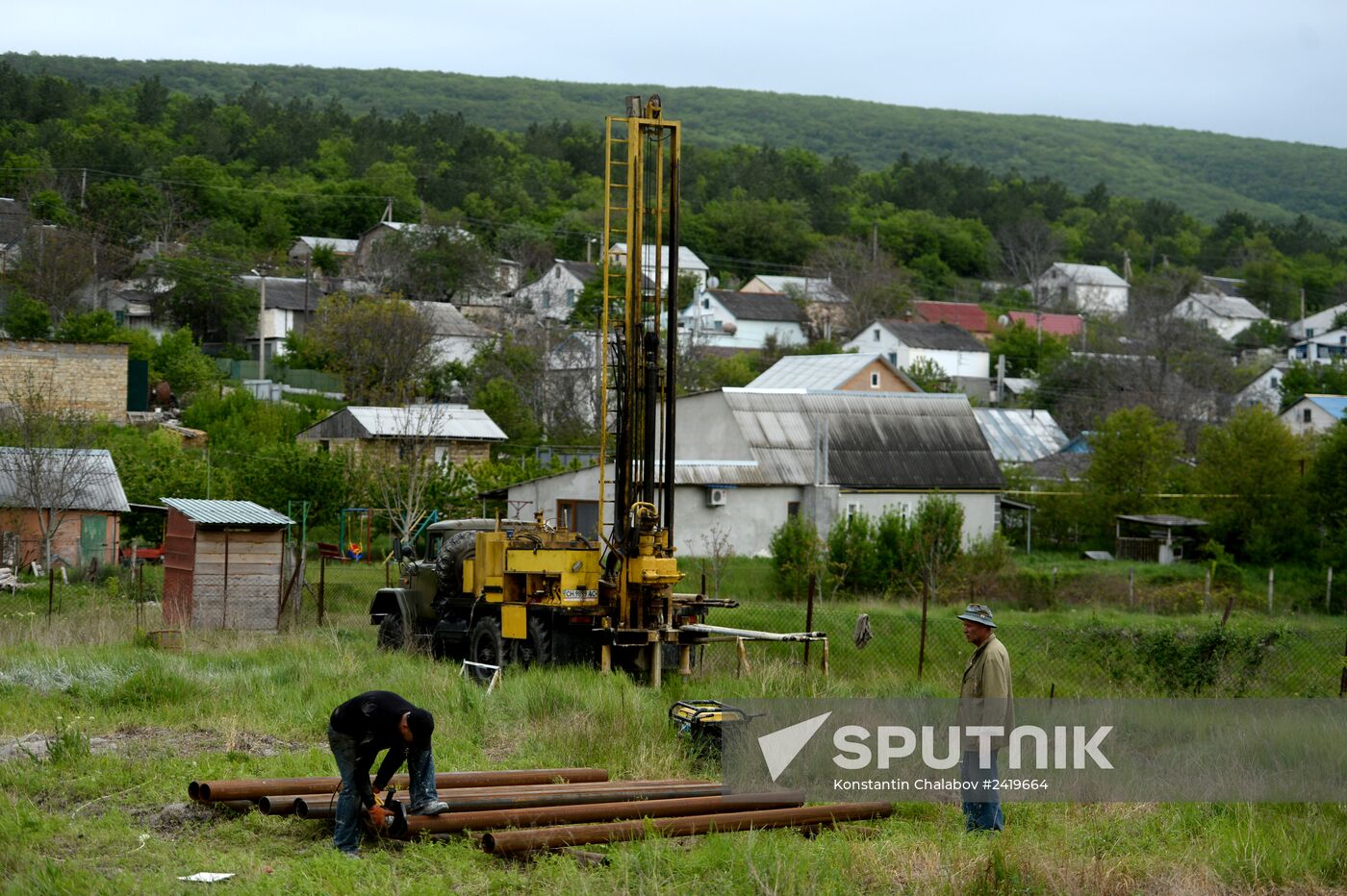 Drilling water holes in Crimea's private sector