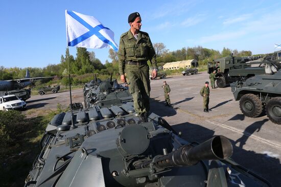 Relocating Baltic Fleet military equipment to Victory Day Parade site