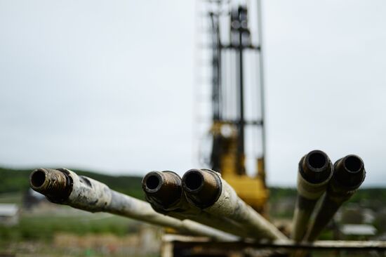 Drilling water holes in Crimea's private sector